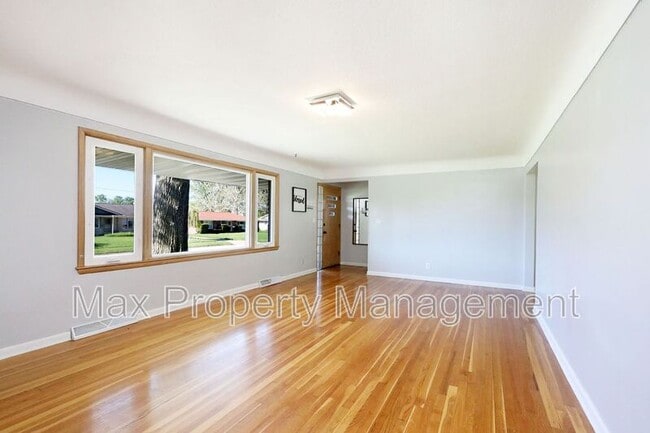Building Photo - 7217 Maple Dr