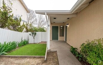 Building Photo - Downtown Duplex