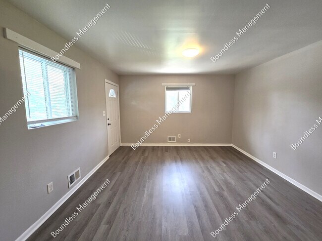 Building Photo - 2762 Palm Dr