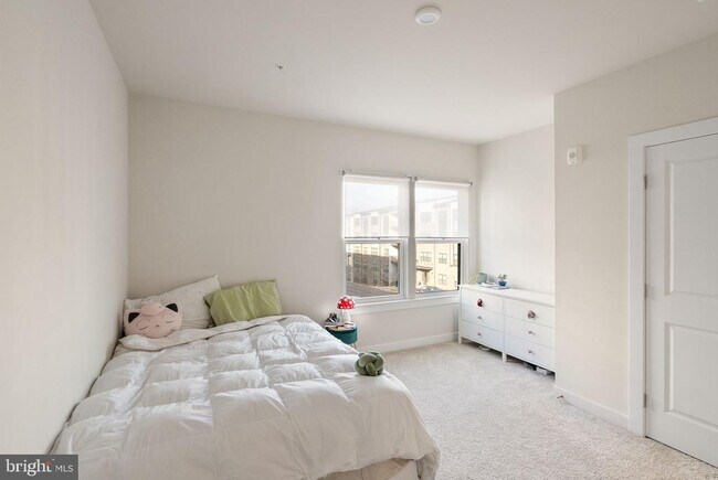 Building Photo - 46294 Mount Milstead Ter