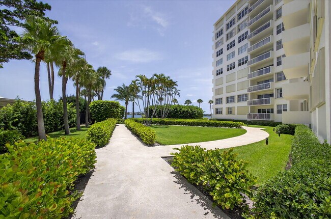 Building Photo - 2600 N Flagler Dr