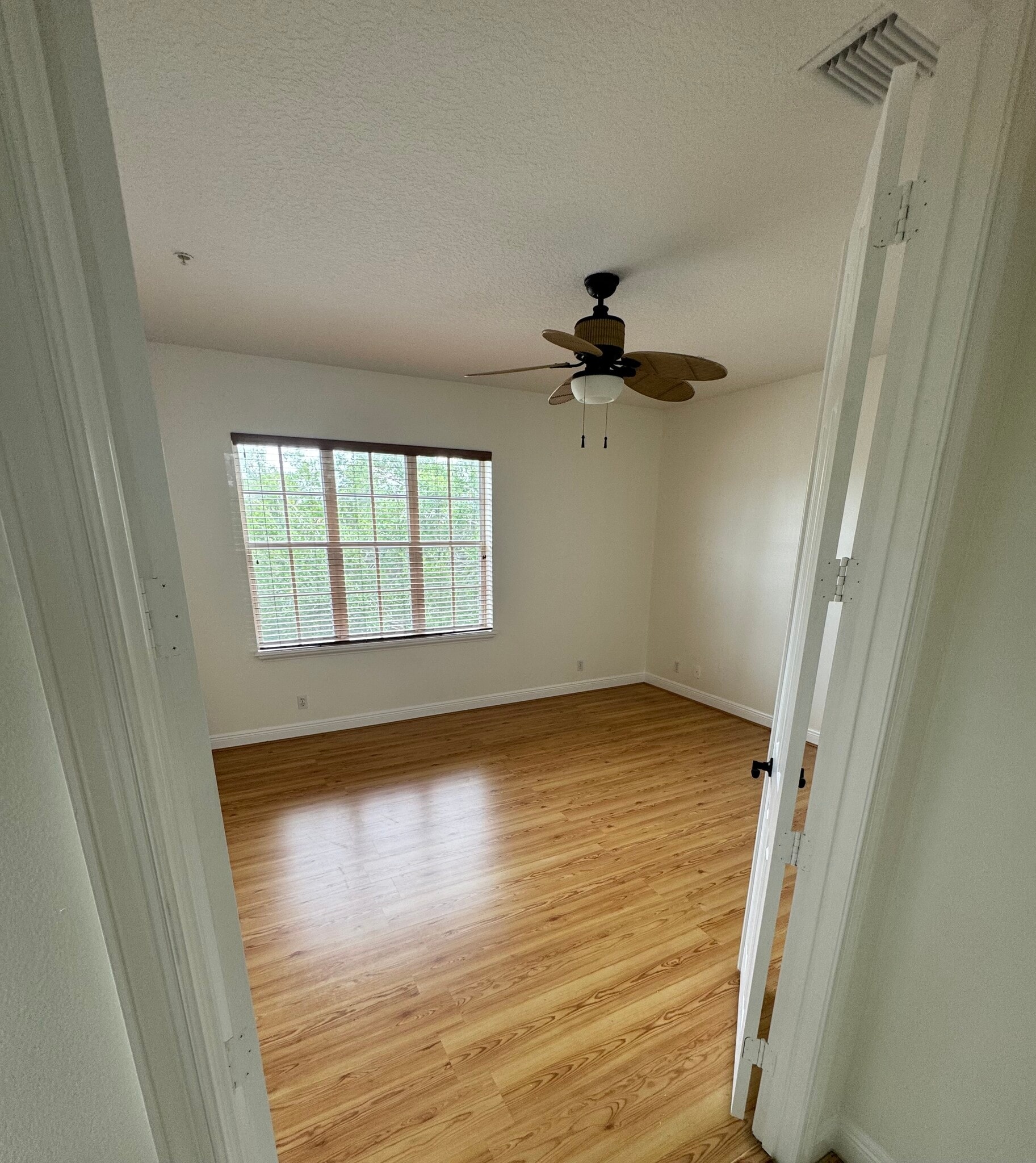 Master bedroom - 898 University Blvd