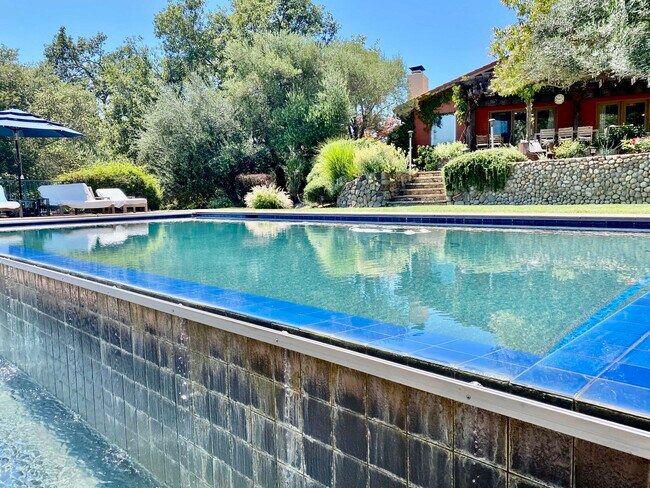 Building Photo - 3594 Silverado Trail N