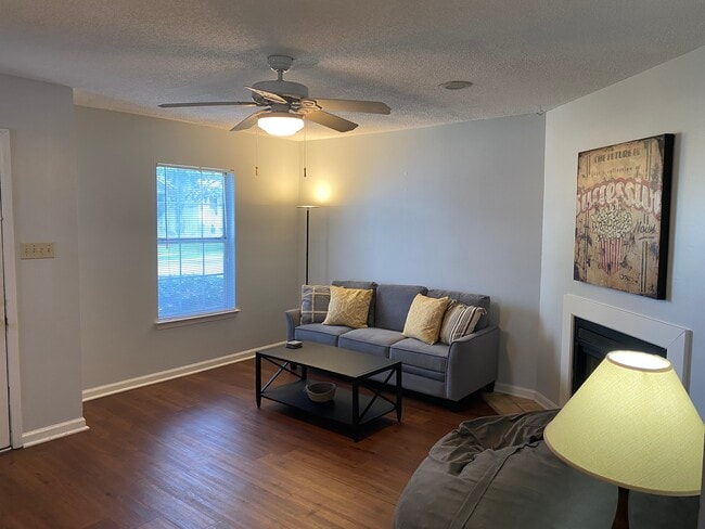 Building Photo - 141 E Boyd Dr