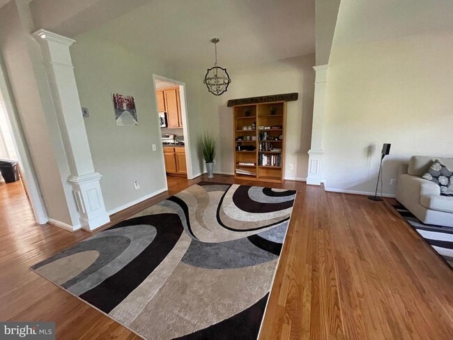Building Photo - 45792 Shagbark Terrace