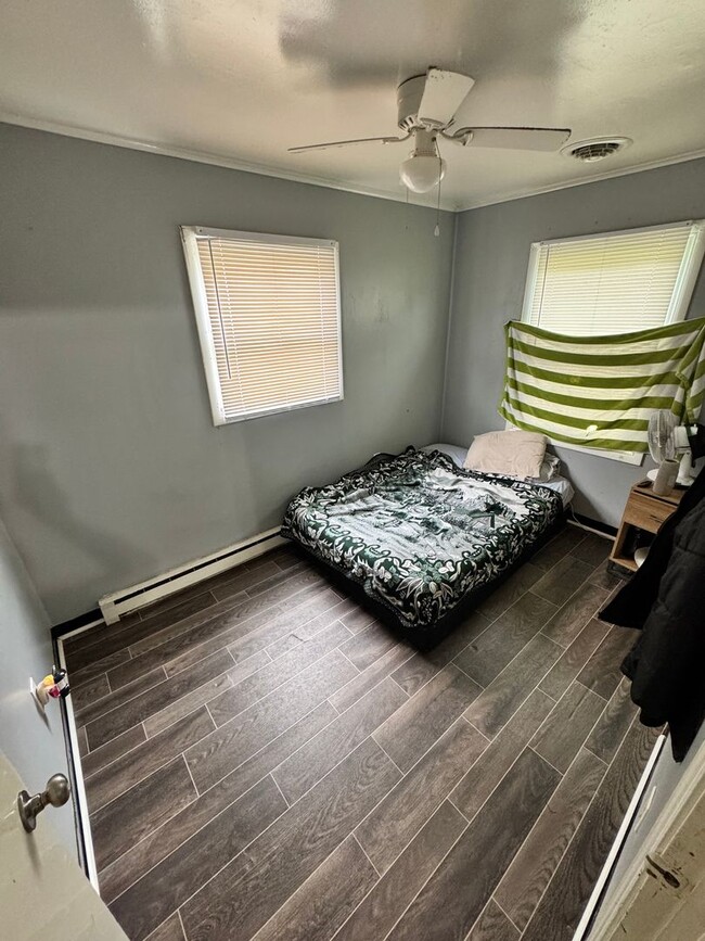 Building Photo - Cozy 3 bed 1 bath w Central HVAC