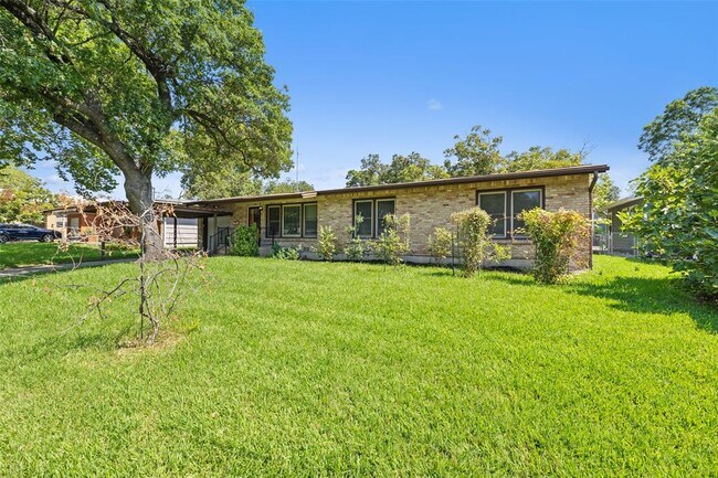Building Photo - 1206 Larkwood Dr