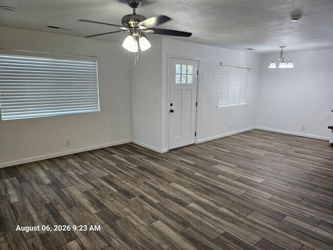 Building Photo - 1553 E Stockham Ave