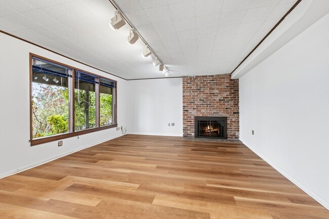 Building Photo - 4Bd/2.75Ba Seattle House