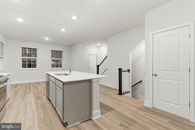 Building Photo - 5229 Manor Park Dr