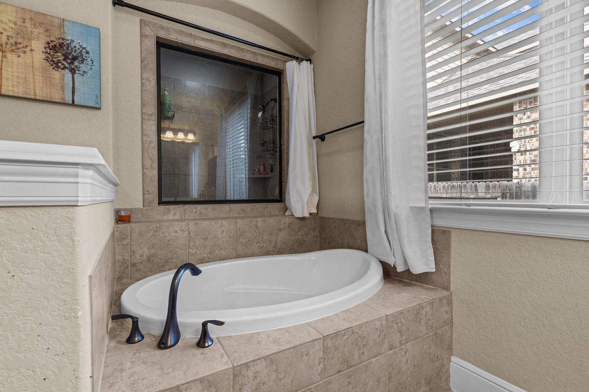 Building Photo - 8718 Silver Rock