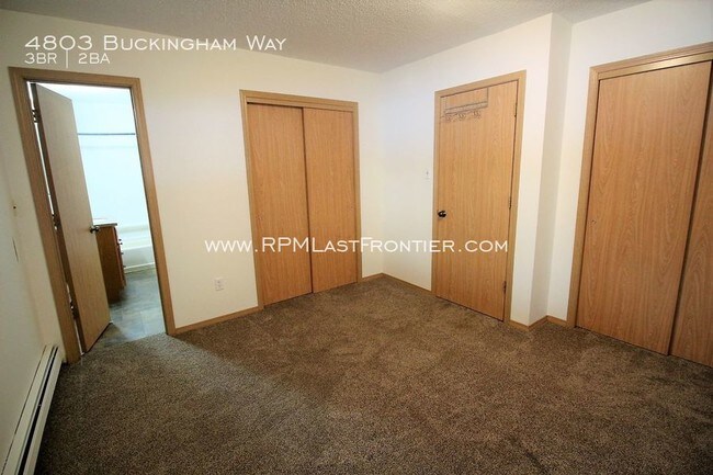 Building Photo - 4803 Buckingham Way