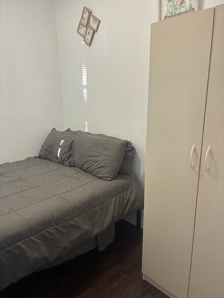 Building Photo - 1634 Summerfield St