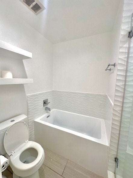 Building Photo - 4521 Colbath Ave