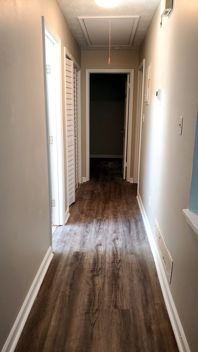 Building Photo - 2931 Lakemont Dr SW