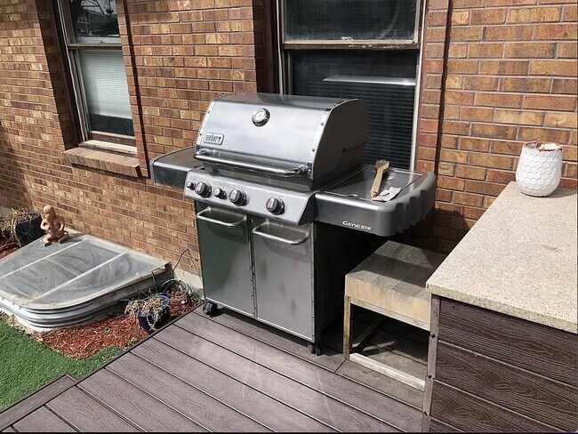 Direct gas line grill - 1996 S Cherry St