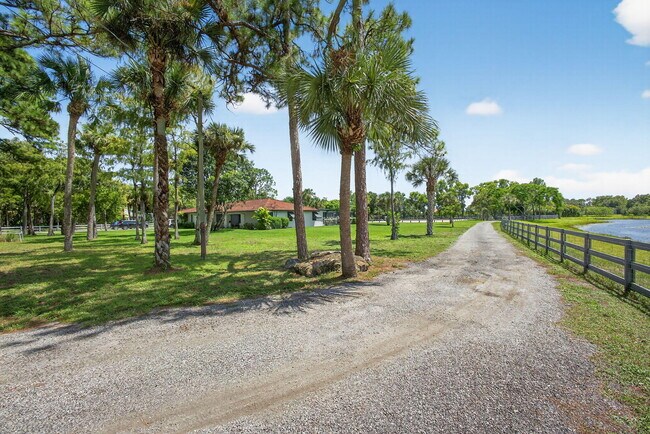 Building Photo - 17218 Shetland Ln