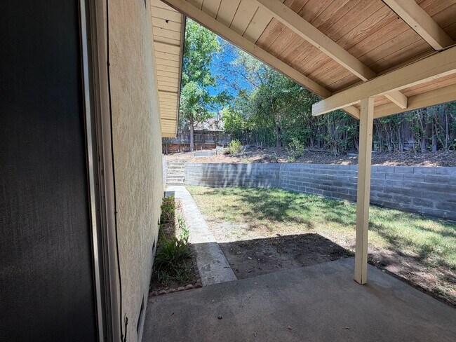 Building Photo - 7739 Southcliff Dr
