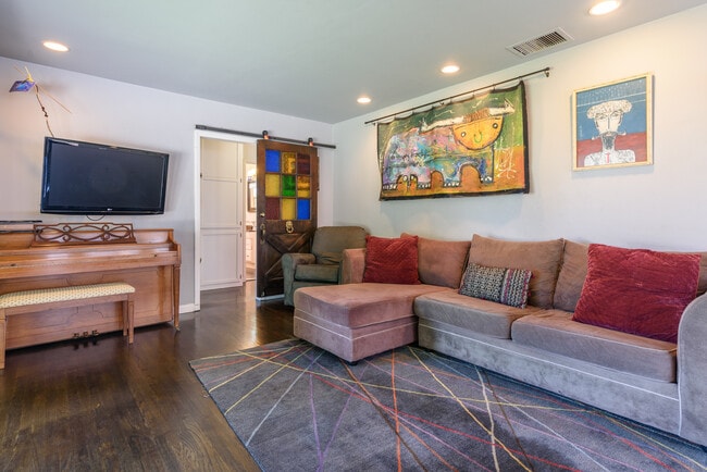 Building Photo - 6601 Rubio Ave
