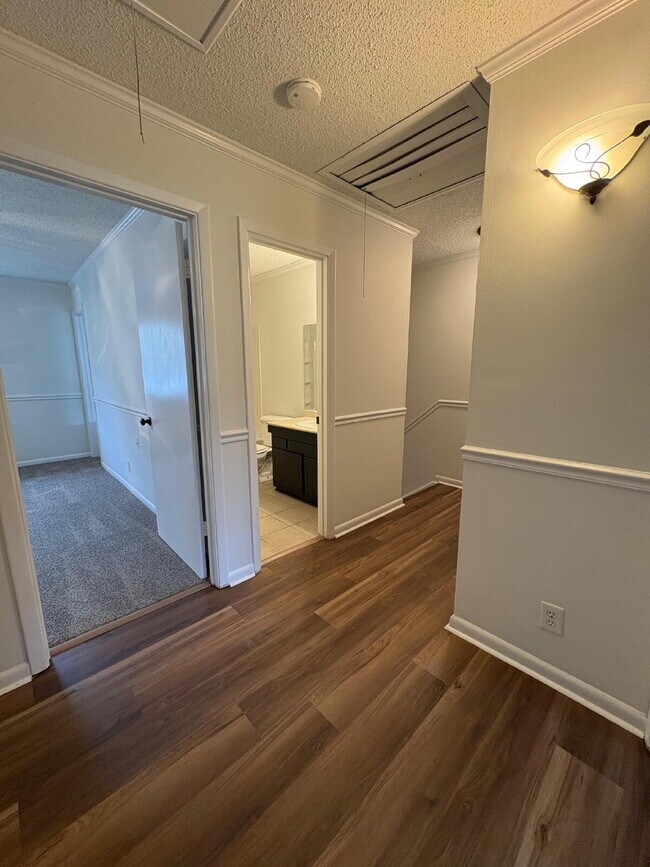 Building Photo - 571 Winding Creek Rd