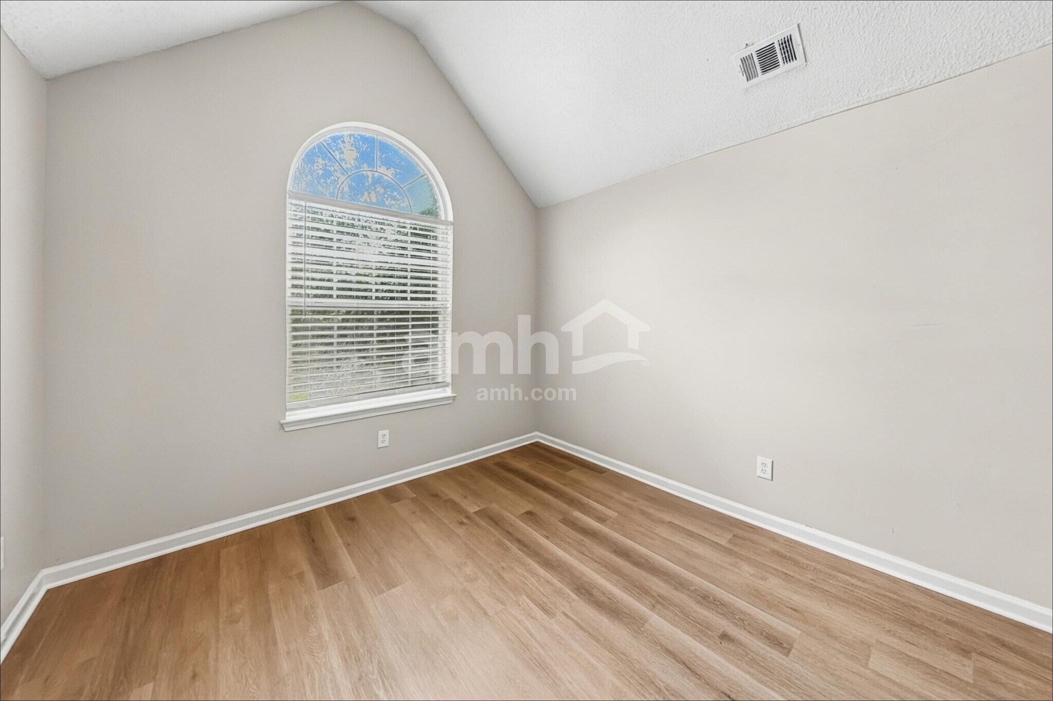 Building Photo - 3094 Lonetree Point
