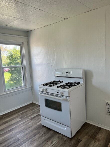 Building Photo - 14 N Main St