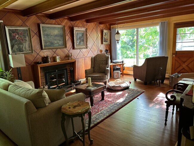 Building Photo - 425 Tryon Dr