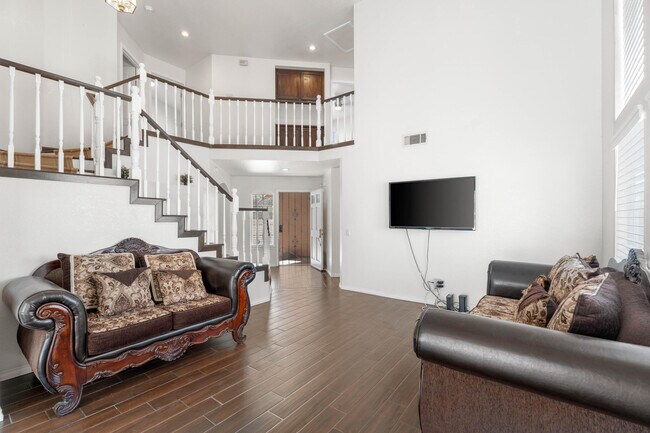 Building Photo - 45322 Pickford Ave