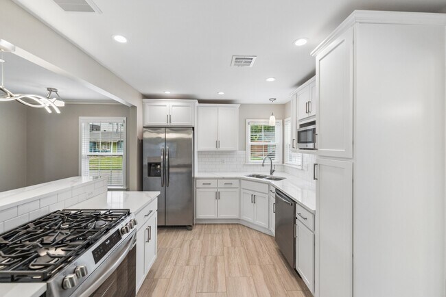 Building Photo - 3815 S Cincinnati Ave