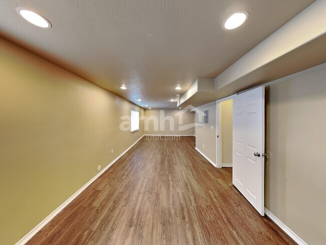 Building Photo - 1877 E Cedar Dr