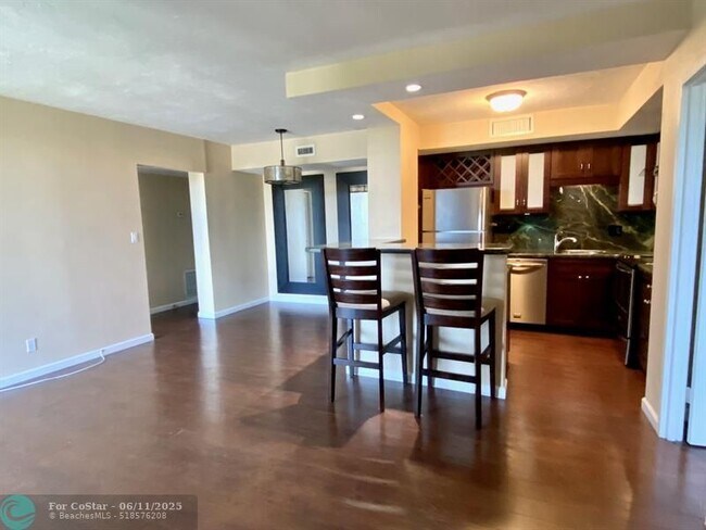 Building Photo - 1050 SE 15th St