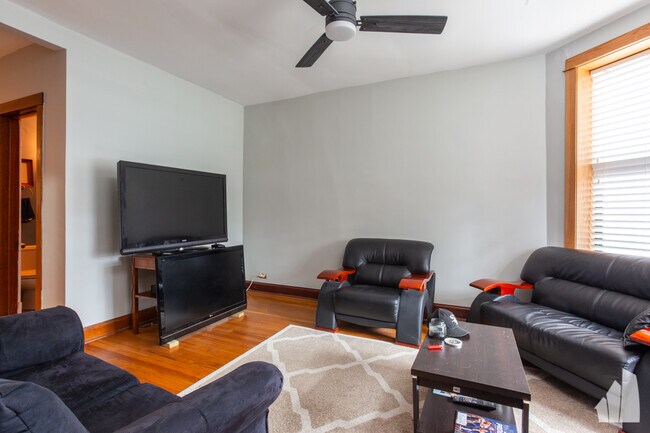 Building Photo - 1538 W Wrightwood Ave