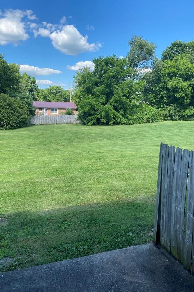 Building Photo - 125 Hillridge Ct