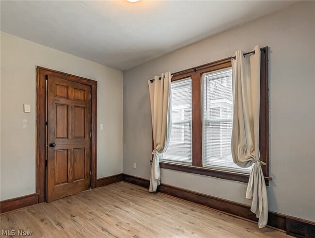 Building Photo - 1268 Pondview Ave