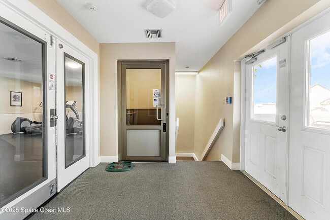 Building Photo - 807 Mystic Dr