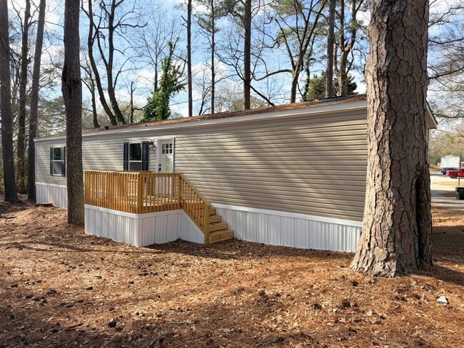 Building Photo - 82 Edinburgh Dr SW