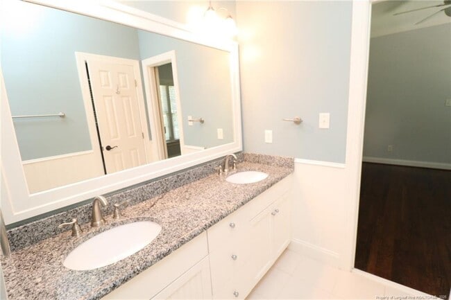Building Photo - 110 Guymon Ct