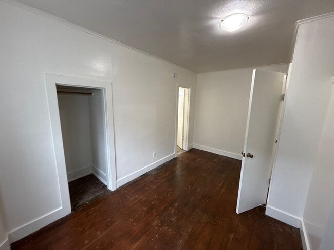 Building Photo - 633 Thompson Ave NE