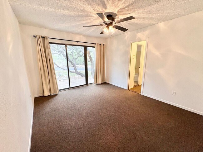 Building Photo - Tranquil 2BD/3BA Townhouse with Wildlife Views & Hill Country Charm!