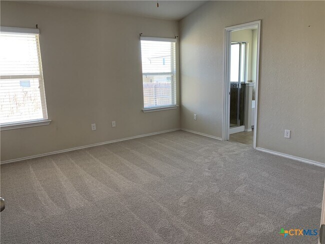 Building Photo - 5331 Dauphin Dr