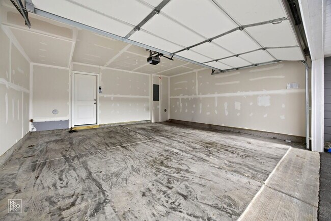 Building Photo - 2031 Sequoia Ave