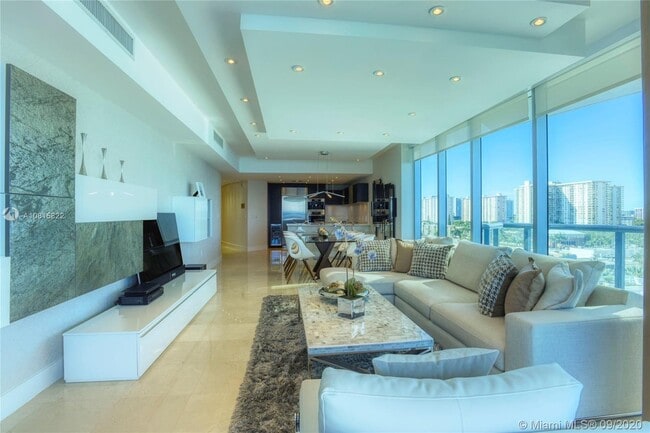 Building Photo - 17001 Collins Ave