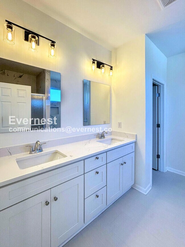 Building Photo - 1372 Robins Nest Drive