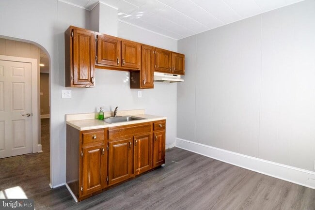 Building Photo - 614 Hunter St