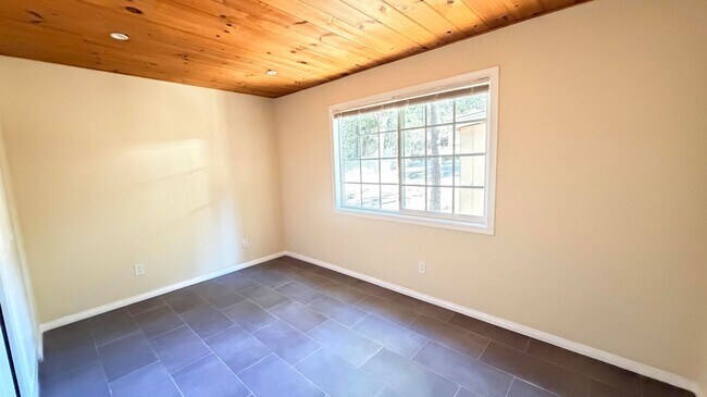 Building Photo - 52830 Pine Cove Rd