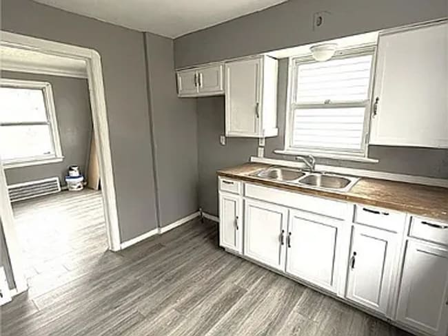 Building Photo - Renovated 3-Bedroom Colonial Near Shaker Heights – Move-In Ready