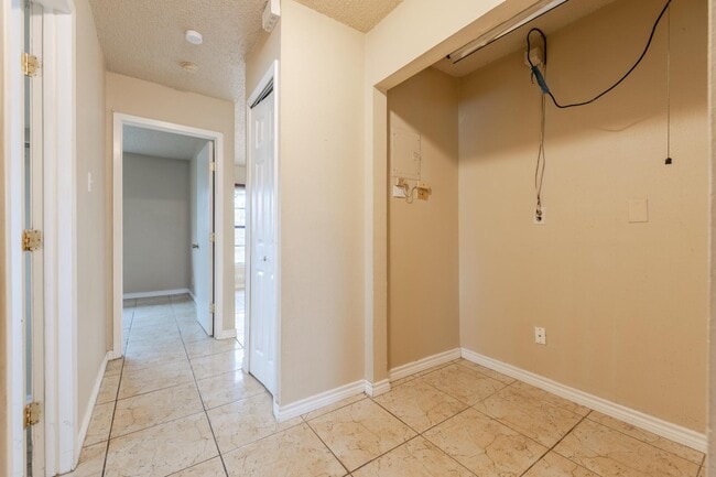 Building Photo - 9402 Valley Ridge