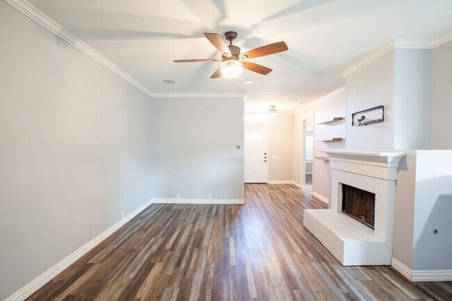 Building Photo - 3103 Creekwood Dr