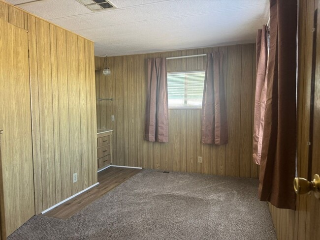 Building Photo - 2BR 2BA close to Hwy 95, Shopping, Parks, Colorado River