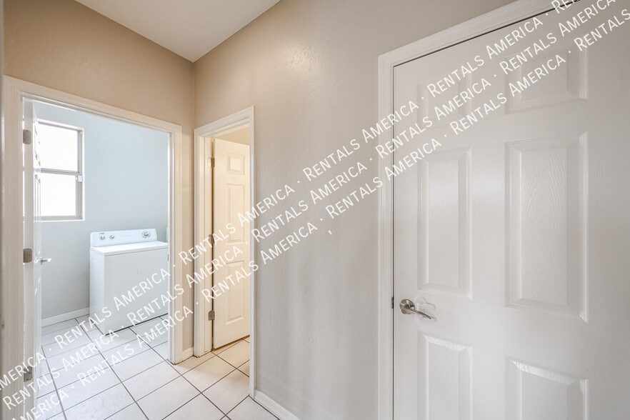 Building Photo - 14605 W Verde Ln